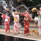 Chống nắng nóng "tiết kiệm" kiểu Nhật